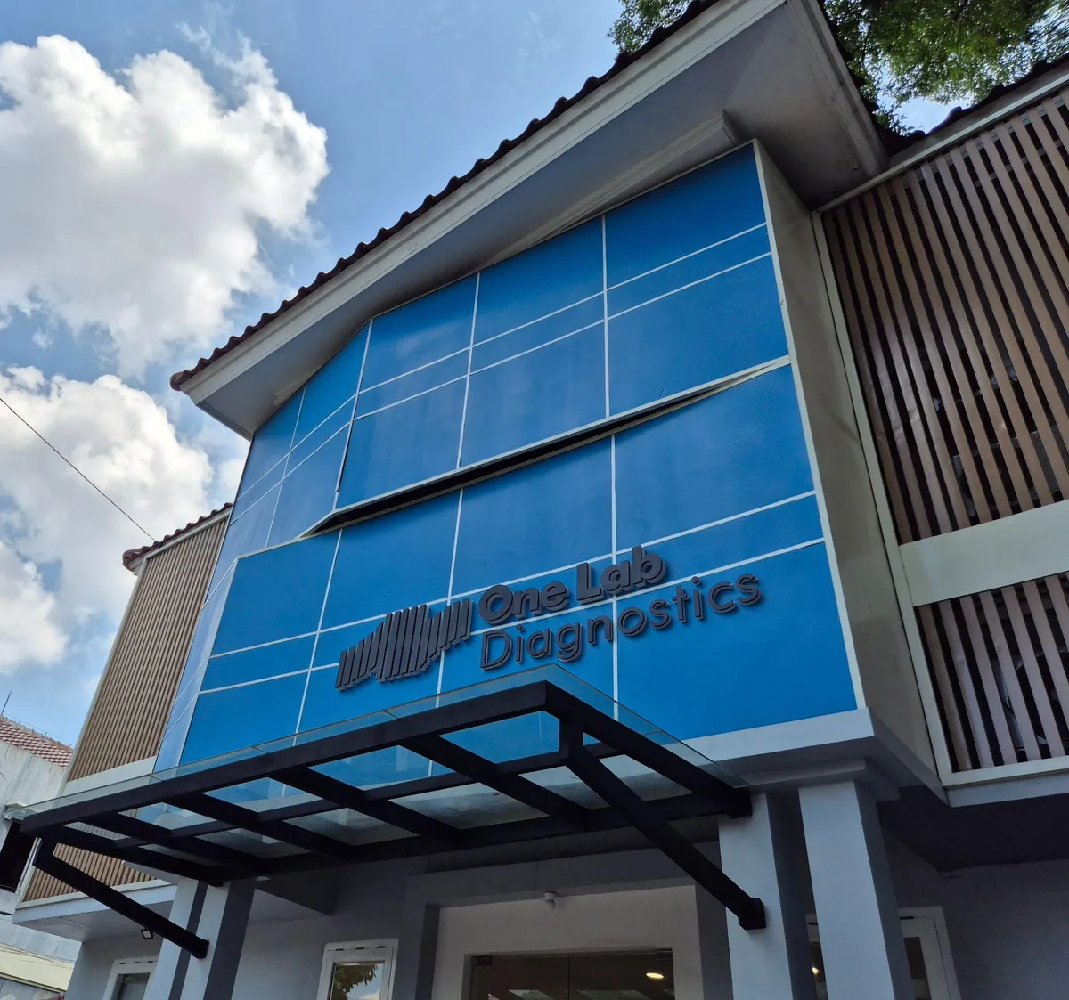 Gedung Klinik Utama OneLab Diagnostics di Bintaro Jaya